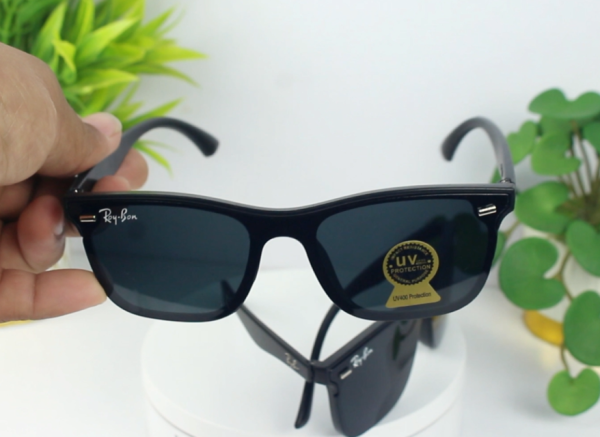 Ray-Ban Sunglasses (১ পিস)